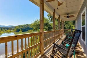 House, 3 Bedrooms | Balcony - Above The Cove 3 Bedroom Home by RedAwning (Sevierville)