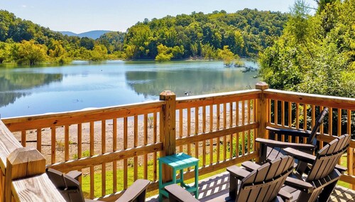 Above The Cove 3 Bedroom Home by RedAwning