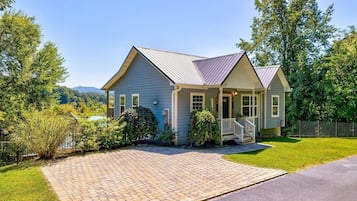 House, 3 Bedrooms | Exterior