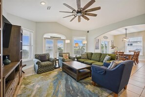 TV, DVD player - Welcome to Angel Fish! (St. George Island)