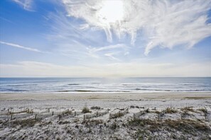 På stranden