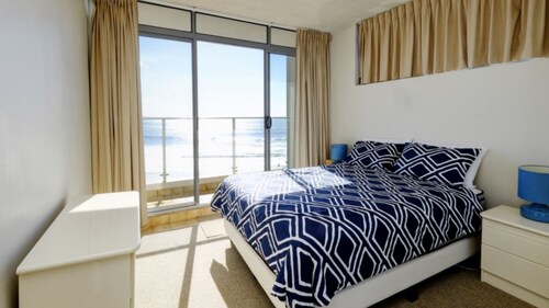 Oceanic 17 - Opposite from main beach