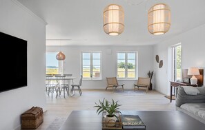 TV, foosball, table tennis - 4 bedroom amazing home in Askø (Askø)