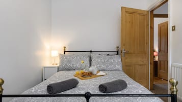 3 bedrooms, iron/ironing board, travel crib, free WiFi