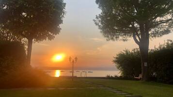 Una spiaggia nelle vicinanze