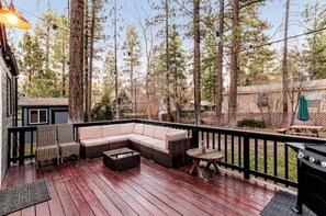 Outdoor dining - Adorable! Game Room, Close to Slopes, Village & LAKE! (Big Bear City)