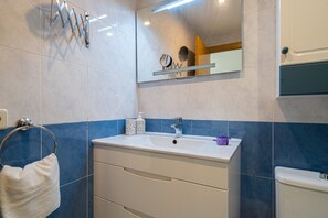 Bathtub, towels - Apartment "Alborada Golf 1 3c Spaniahome" with Mountain View, Shared Pool & Wi-Fi (l'Alfàs del Pi)