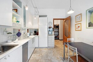 Fridge, microwave, oven, stovetop - Holiday Apartment "Casa Rose di Mare" with Sea View and Balcony (ALBENGA)