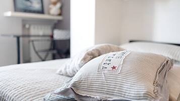 2 chambres, fer et planche à repasser, Wi-Fi, draps fournis