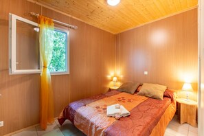 3 bedrooms, iron/ironing board