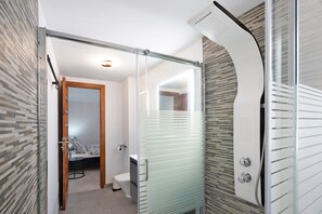 Bruser, hårtørrer, håndklæder