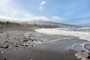 Beach nearby - Holiday flat "Casa Hola Mar" directly on the coast with infinity view of the sea (Los Realejos)