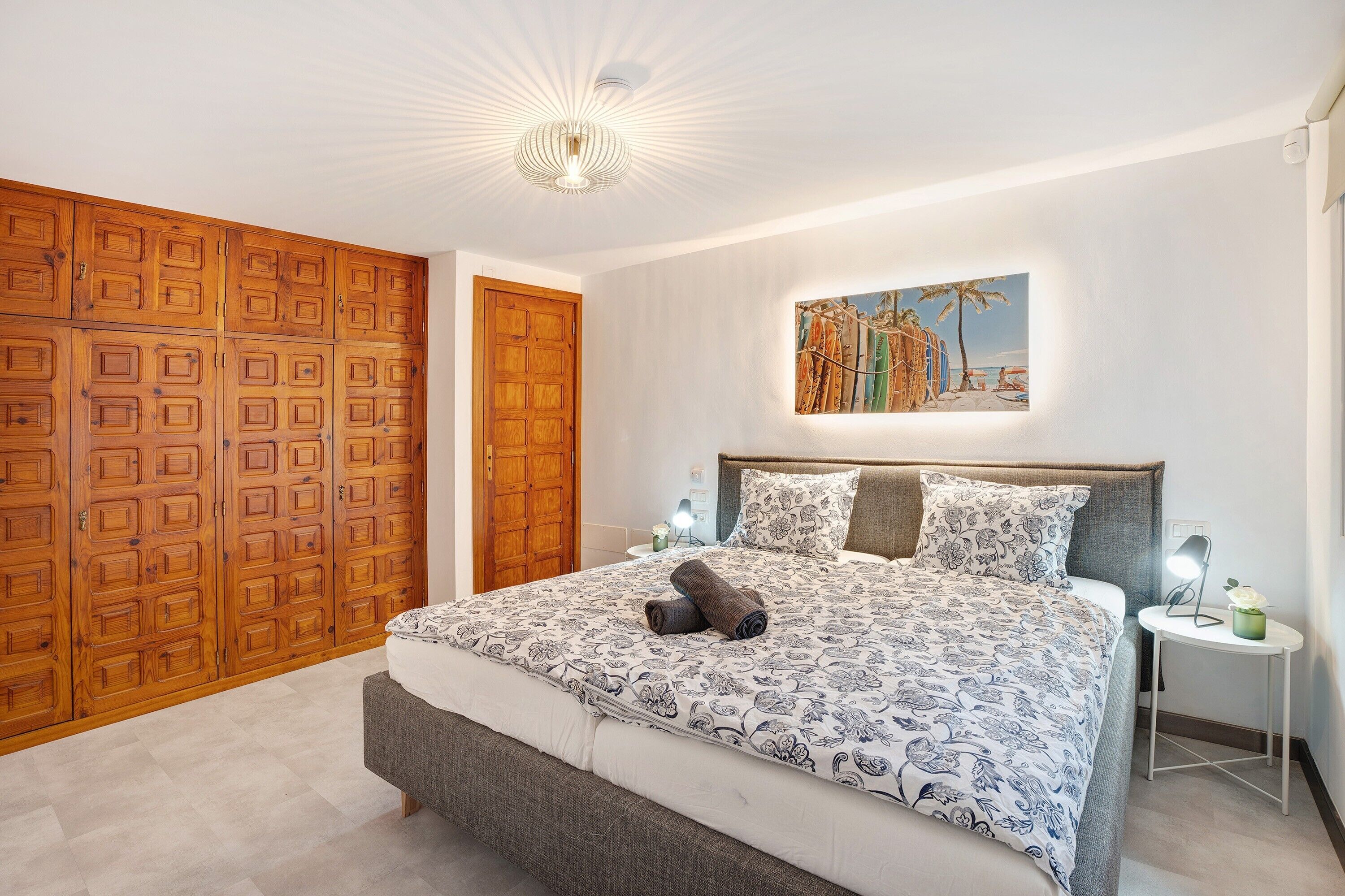 2 slaapkamers, een strijkplank/strijkijzer, gratis wifi, beddengoed