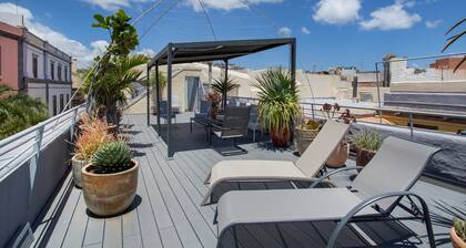 "Casa Montesdeoca - Tamarindo" with Balcony & Wi-Fi