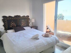 3 slaapkamers, een strijkplank/strijkijzer, gratis wifi, beddengoed