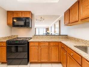 Kaffetrakter/tekoker, kjøleskap, mikrobølgeovn og ovn