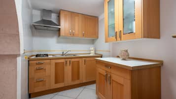 Frigorifero, microonde, piano cottura, macchina per tè/caffè