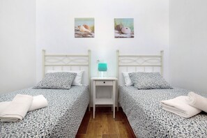 4 bedrooms, iron/ironing board, free WiFi, bed sheets - Vacation Home "Mar de Lava Sunrise Fuerteventura" with Sea View, Terrace & Wi-Fi (Pozo Negro)