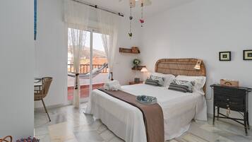 5 bedrooms, iron/ironing board, free WiFi, bed sheets