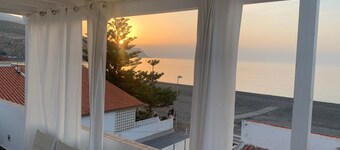 Vakantiehuis "Casa Sueña" vlak bij het strand met 4 privéterrassen