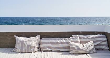 Vacation Home "Casa Sueña" near Beach with 4 Private Terraces & Wi-Fi