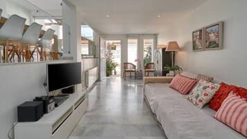 TV, peis og stereoanlegg