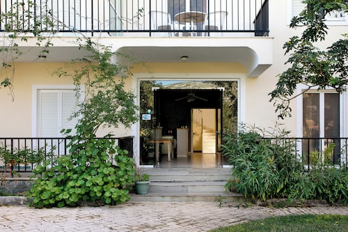 Apartment "Dolphin Apartment Sea View 12" with Private Balcony, Shared Garden & Wi-Fi