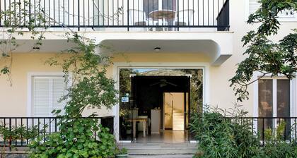 Apartment "Dolphin Apartment Sea View 12" with Private Balcony, Shared Garden & Wi-Fi