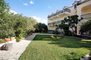 Property grounds - Studio "Dolphin Studio 2" with Private Balcony, Shared Garden & Wi-Fi (Zakynthos)