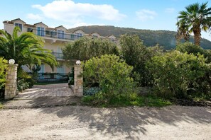 Exterior - Studio "Dolphin Studio 2" with Private Balcony, Shared Garden & Wi-Fi (Zakynthos)