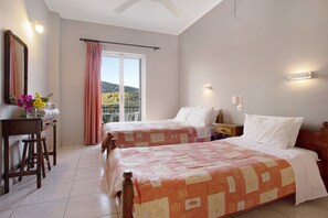 1 bedroom, free WiFi, bed sheets - Studio "Dolphin Studio 2" with Private Balcony, Shared Garden & Wi-Fi (Zakynthos)