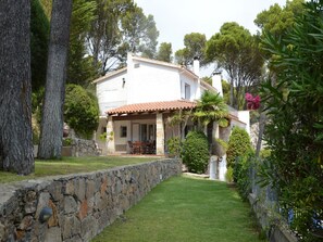 Exterior - Villa 'El Perdals' with Sea View, Private Pool and Wi-Fi (Girona)
