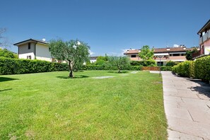 Property grounds - Apartment "Residence San Zeno S P House" with Shared Pool, Terrace & A/C (Bardolino)