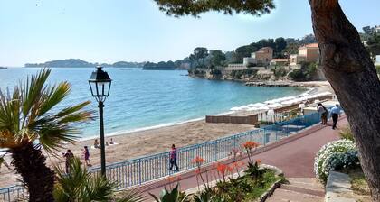 Ideally situated, close to the beaches in Villefranche-sur-mer, Beaulieu-sur-mer