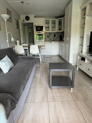 Smart TV, books - Ideally situated, close to the beaches in Villefranche-sur-mer, Beaulieu-sur-mer (Villefranche-sur-Mer)