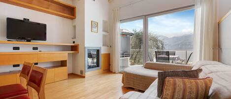 Télévision, table de tennis de table