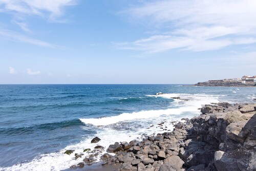 Apartment "Playa del Hombre" with Sea View, Private Terrace & Wi-Fi