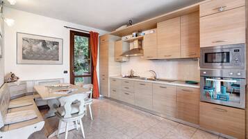 Frigorífic, microones, forn i placa de cuina