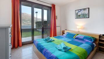 1 bedroom, desk, free WiFi, bed sheets