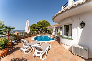 Pool - "Villa with private swimming pool" with Sea View, Private Terrace & Wi-Fi (Mijas Pueblo)