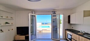 ثلاجة، ميكروويف، فرن، موقد طهي مسطح