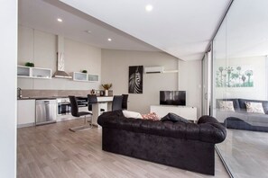 TV - Waverley apartment A-two bedrooms, wifi available (Perth)