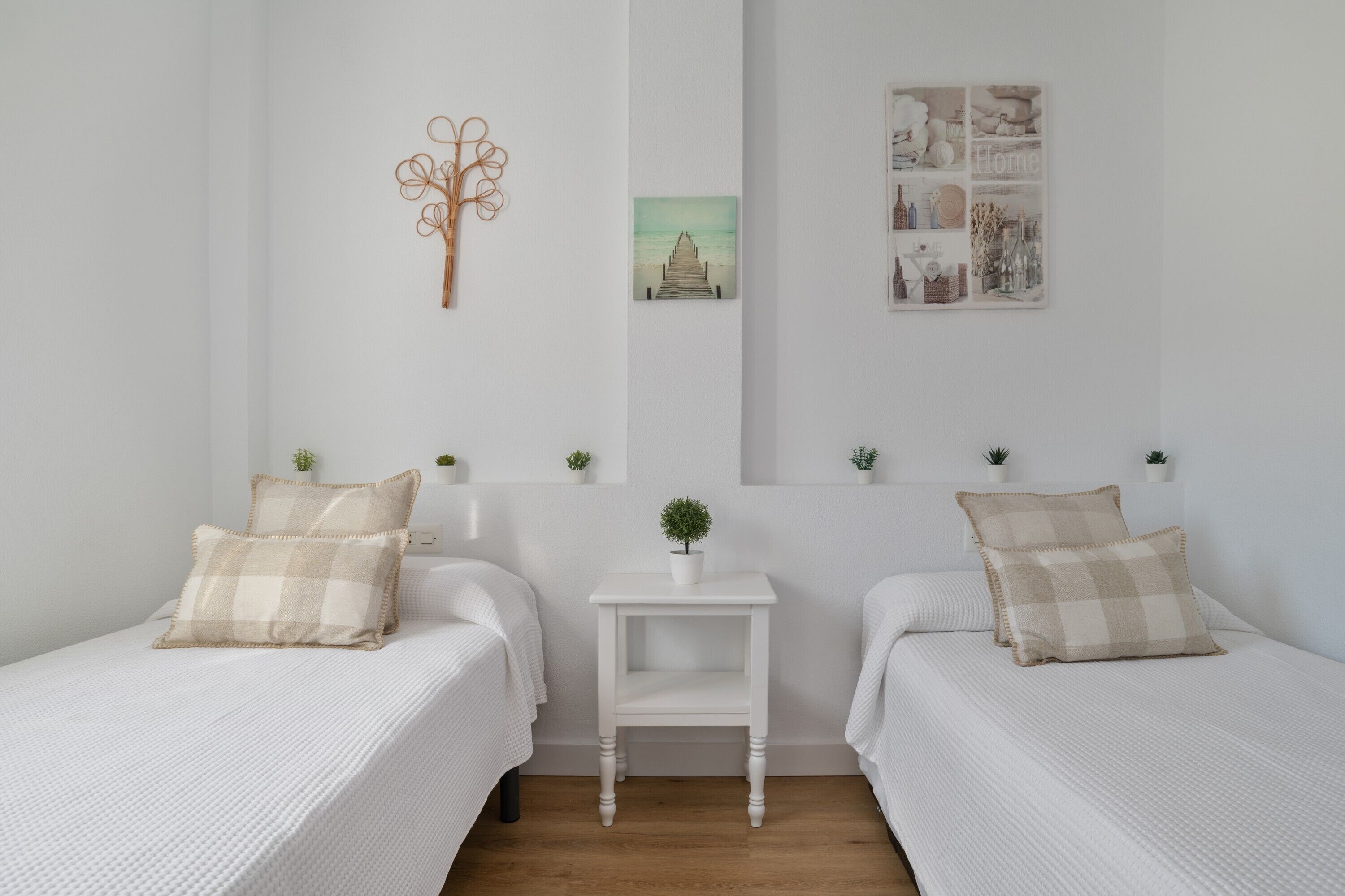 2 chambres, fer et planche à repasser, Wi-Fi gratuit, draps fournis