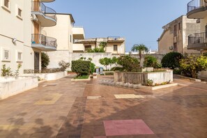 Property grounds - Holiday Apartment "Appartamento lungomare Marina di Rg" with Balcony (Marina di Ragusa)