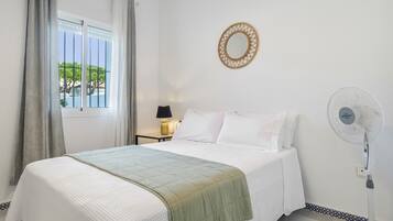 2 slaapkamers, een strijkplank/strijkijzer, gratis wifi, beddengoed