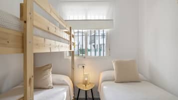 2 bedrooms, iron/ironing board, free WiFi, bed sheets