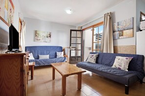 TV - Apartment "Galcanary" with Mountain Views, Pool and Wi-Fi (Caleta de Fuste)