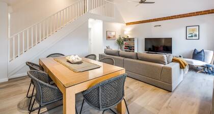 CONVENIENTLY LOCATED 250M (APPROX) TO THE EXQUISITE SHORES OF GEOGRAPHE BAY