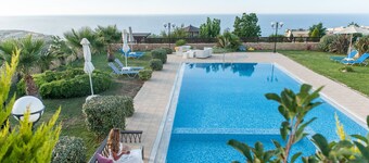 KNOSSOS ESTATE, VILLA ARIADNI, Lux villa, panoramic sea view, gardens and pool