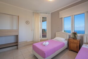 7 bedrooms, in-room safe, desk, iron/ironing board
